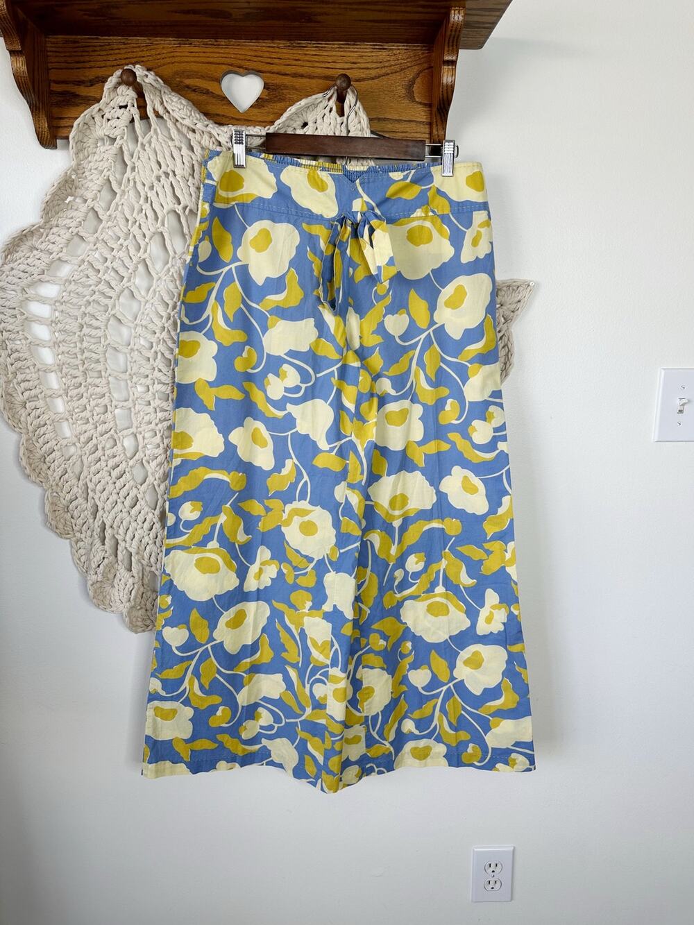 Anthropologie Lilka 2010s Cotton Yellow Floral Blue Pull On Pants Size Medium